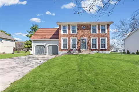 202 NW Ironbark St, Lees Summit, MO 64064