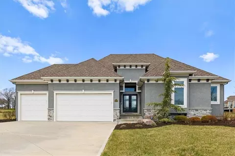 10008 N Revere Ct, Kansas City, MO 64154