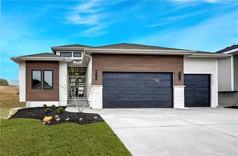 9938 Brockway St, Lenexa, KS 66220