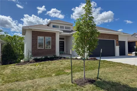 9938 Brockway St, Lenexa, KS 66220