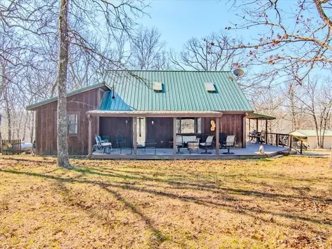 29553 Paradise Dr, Warsaw, MO 65355