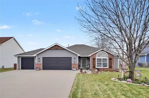 1008 Kathys Ct, Baldwin City, KS 66006