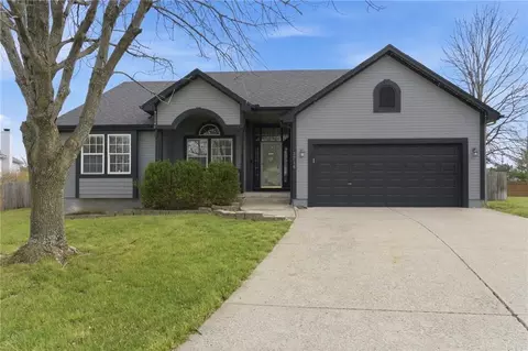 3716 NW Anchor Ct, Blue Springs, MO 64015