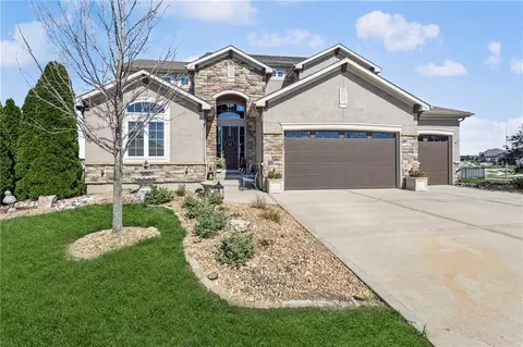 1401 Spurlock Cv, Raymore, MO 64083