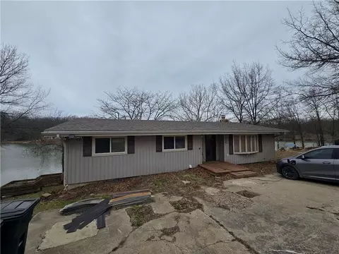 1334 Lakeview N Dr, Odessa, MO 64076