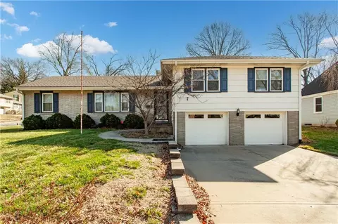 4819 NE Sherwood Dr, Kansas City, MO 64119