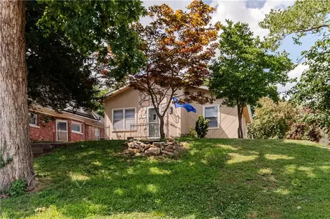 307 Riley St, Atchison, KS 66002