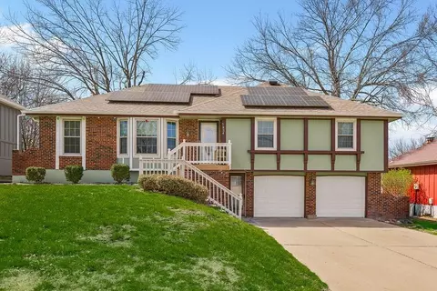 7824 Westridge Rd, Raytown, MO 64138