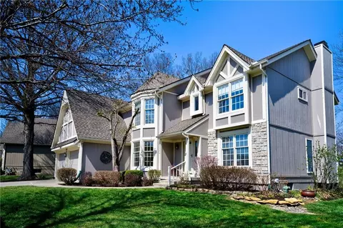 Exterior - 2904 SW 13th St, Lees Summit, MO 64081 photo 3 of 9