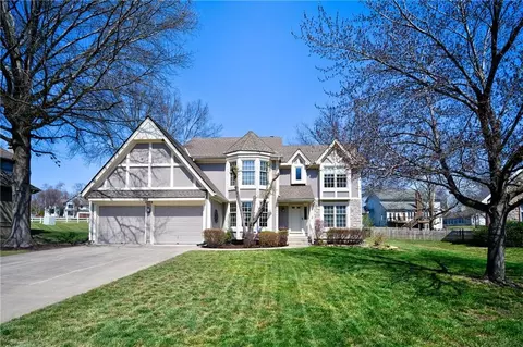 Exterior - 2904 SW 13th St, Lees Summit, MO 64081 photo 2 of 9