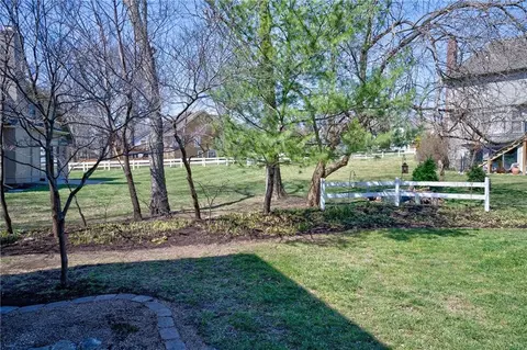 Exterior - 2904 SW 13th St, Lees Summit, MO 64081 photo 8 of 9