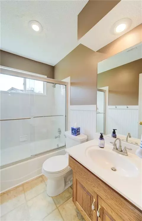 Bath - 2904 SW 13th St, Lees Summit, MO 64081 photo 6 of 6