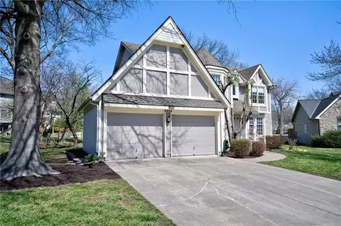 Exterior - 2904 SW 13th St, Lees Summit, MO 64081 photo 4 of 9