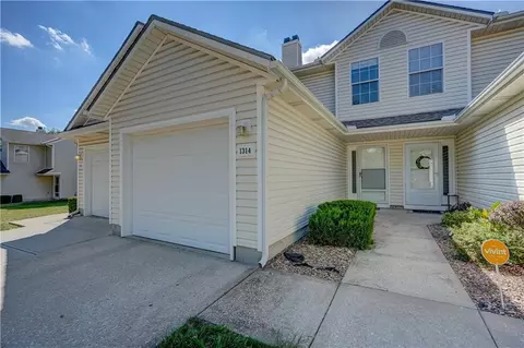 1314 SE Norwood Dr, Lees Summit, MO 64081