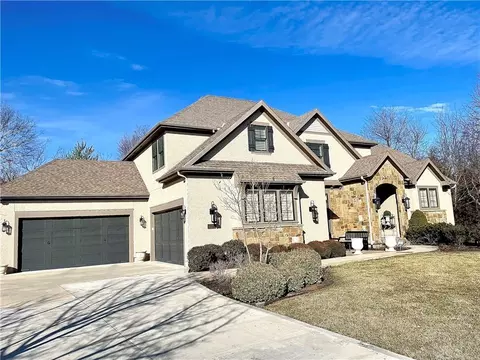 4948 W 141 Ter, Leawood, KS 66224