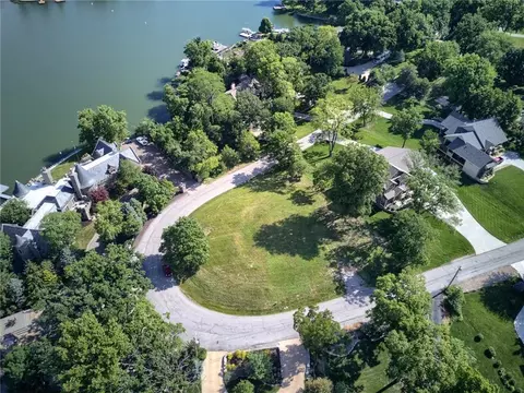 10006 NW 75th St, Weatherby Lake, MO 64152