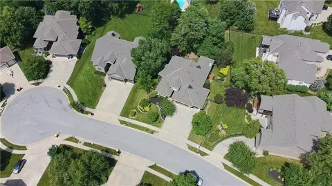9425 N Spruce Ct, Kansas City, MO 64156