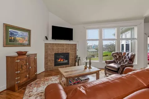 19641 W 106th Ter, Olathe, KS 66061