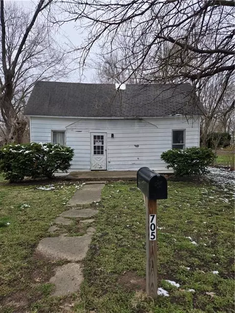 705 N New York Ave, Sedalia, MO 65301
