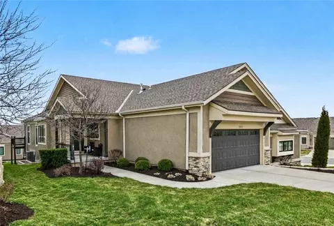 11458 S Waterford Dr, Olathe, KS 66061