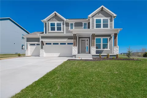 1813 SW Arbormist Dr, Lees Summit, MO 64082