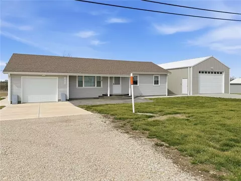 1002 S Hughes St, Hamilton, MO 64644