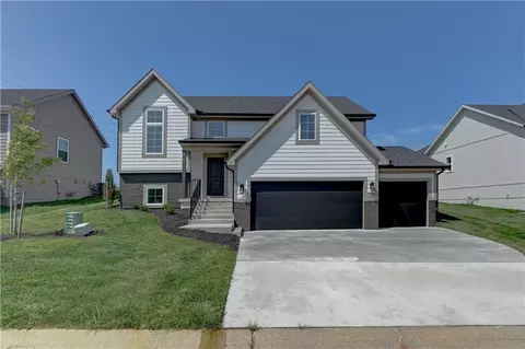 6410 NW 98th St, Kansas City, MO 64153