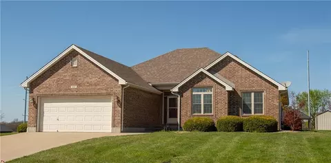 901 Tall Grass Dr, Pleasant Hill, MO 64080
