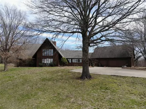 9955 NW Windover Dr, Kansas City, MO 64153