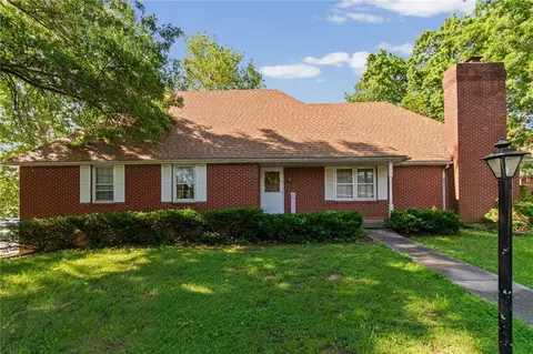 211 Rothrock Ave, Richmond, MO 64085
