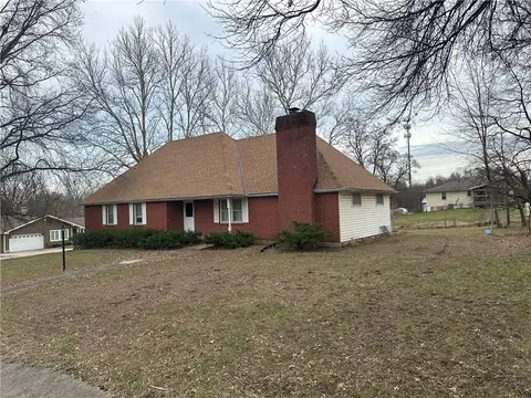 211 Rothrock Ave, Richmond, MO 64085