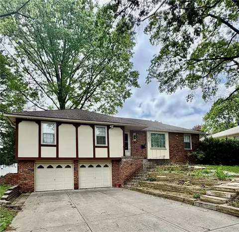 6701 Caenen Ave, Shawnee, KS 66216