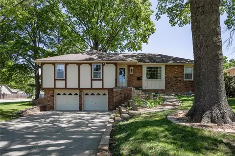 6701 Caenen Ave, Shawnee, KS 66216