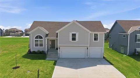 6017 NE 120th St, Kansas City, MO 64156