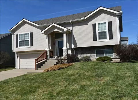 804 Glenview St, Leavenworth, KS 66048