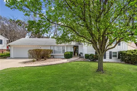 7629 Mission Rd, Prairie Village, KS 66208