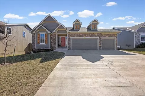 3611 Prairie Clover Ct, Lawrence, KS 66049