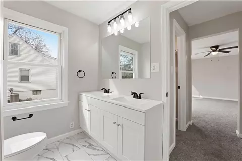 Bath - 3900 Circle Dr, Independence, MO 64052 photo 2 of 4