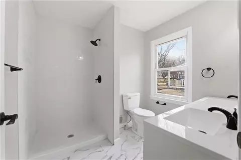 Bath - 3900 Circle Dr, Independence, MO 64052 photo 1 of 4