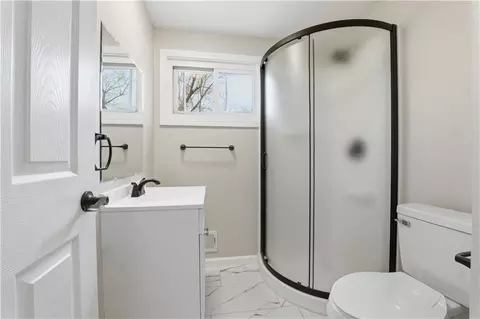 Bath - 3900 Circle Dr, Independence, MO 64052 photo 4 of 4