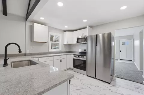 Kitchen - 3900 Circle Dr, Independence, MO 64052 photo 1 of 1