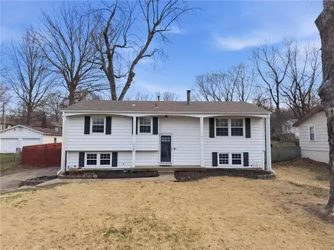 11709 E 77th Ter, Raytown, MO 64138