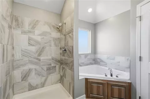 Bath - 1219 Cherry St, Warrensburg, MO 64093 photo 2 of 4
