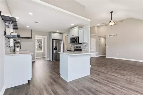 Entry Way - 1219 Cherry St, Warrensburg, MO 64093 photo 1 of 5