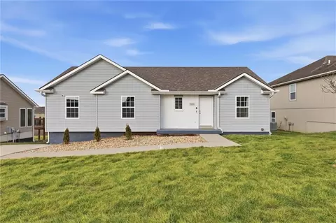 Exterior - 1219 Cherry St, Warrensburg, MO 64093 photo 2 of 7