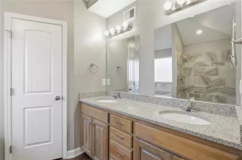 Bath - 1219 Cherry St, Warrensburg, MO 64093 photo 1 of 4