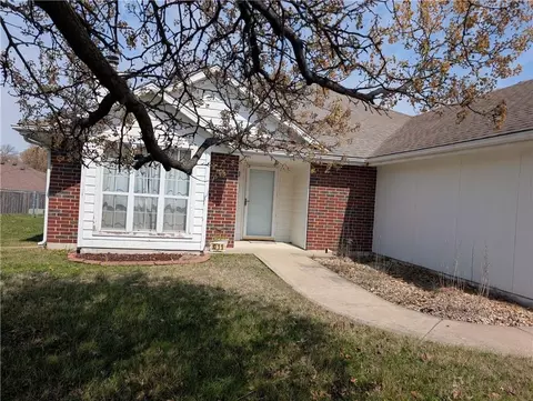 1011 Bedford Dr, Warrensburg, MO 64093