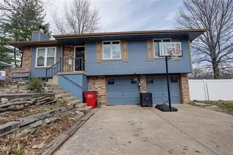 32910 E Oak Hill School Rd, Oak Grove, MO 64075