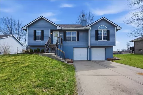 1305 Stonecrest Dr, Kearney, MO 64060