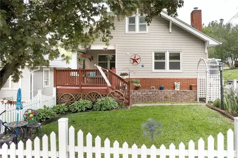 2913 Gene Field Rd, Saint Joseph, MO 64506